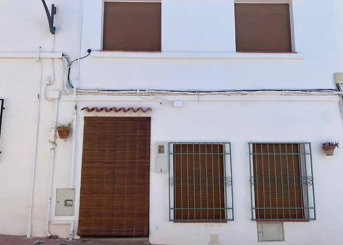 Casa Junto Al Castillo دينايا