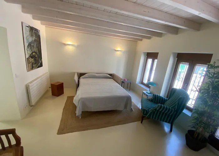 Casa Junto Al Castillo دينايا